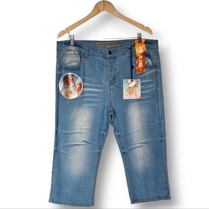 VIP Bermuda Shorts Plus Size 19/20 Longer Knee Length Light Wash Stretch NEW